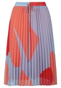 Plissé midi-rok van lichtgewicht stof in koraal en lichtblauw met abstracte geometrische patronen. Voorzien van een elastische tailleband met trekkoord.
