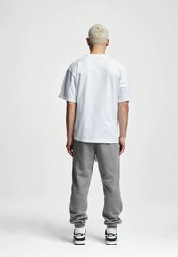 2Y Studios OVERSIZE  - Tricou basic - white