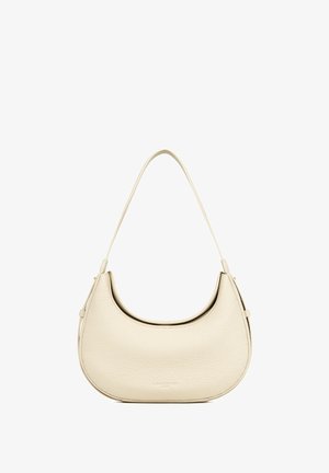 Sac à épaule en cuir couleur crème avec un fond incurvé et une seule sangle fine, présenté sur fond blanc.