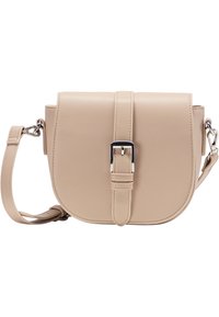 Borsa a tracolla in pelle beige con forma rotonda, dettaglio con fibbia argentata, tracolla regolabile e texture liscia. Design compatto e funzionale.