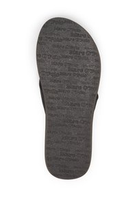 Semelle en caoutchouc noir de sandale avec motif en relief du logo "Marc O'Polo". Texture lisse, forme arrondie, design plat sans élévation de talon.