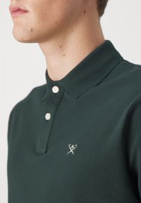 Hackett London SLIM FIT LOGO - Pólóing - bottle green