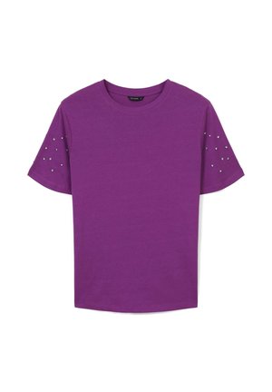 T-shirt corto a maniche corte viola in cotone con decorativi borchiette sulle spalle, scollatura rotonda e vestibilità rilassata. Texture liscia in tutta la superficie.
