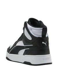 Sneaker alte con esterno in pelle nera, dettagli in rete bianca e suola bianca. Presentano un logo del marchio sul tallone e sul lato.