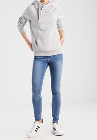 ONLY Felpa con cappuccio - mottled light grey