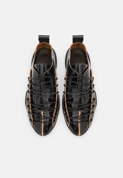 MIISTA PRUDENCELACE BROGUES - Šnurovačky - black
