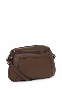 Borsa a tracolla in pelle marrone con finitura testurizzata, chiusura con zip, tracolla regolabile e tasca frontale. Forma rettangolare, design compatto.