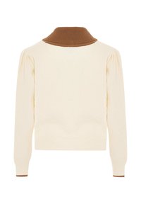Cremefarbenes Langarmpullover mit gepufften Schultern und braunem, geripptem Rollkragen sowie Ärmelbündchen.