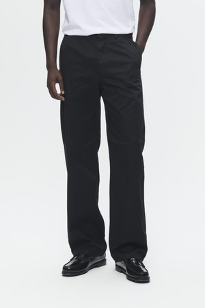 SILAS TWILL STRAIGHT LEG LOGO BADGE CHINOS - Stoffhose - black