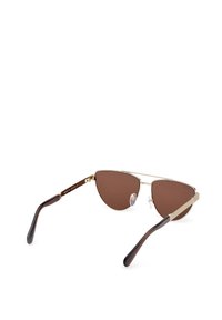 Gafas de sol de tono marrón con forma de ojo de gato. Montura de metal con detalles en dorado y brazos de plástico marrón. Almohadillas nasales ajustables para mayor comodidad.