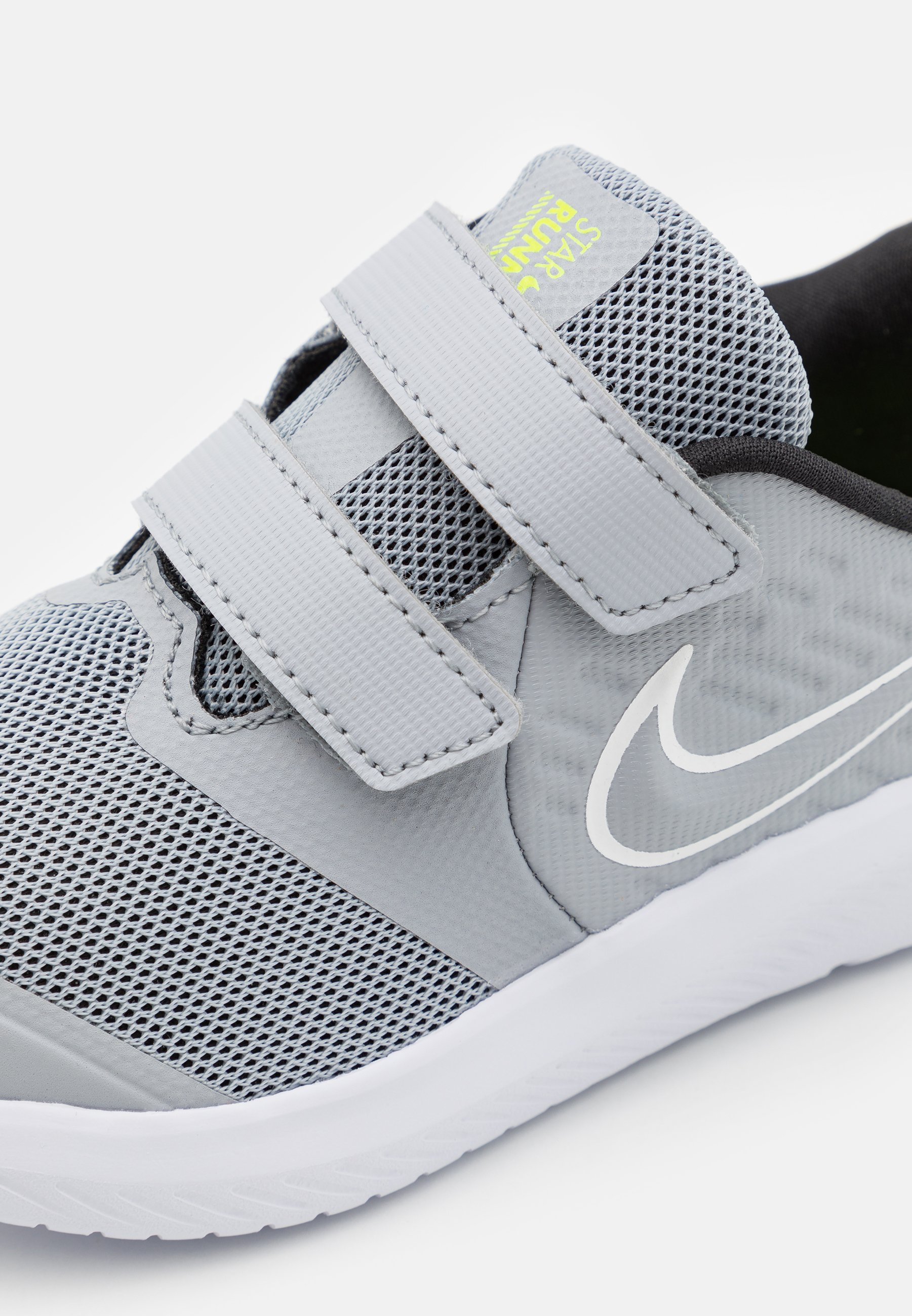 Nike Performance STAR RUNNER 2 UNISEX - Zapatillas de running neutras -  wolf grey/white/black/volt/gris - Zalando.es