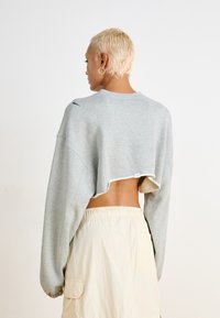 Nike Sportswear DANCE SHRUG - Sweatshirt - dark grey heather/sail
