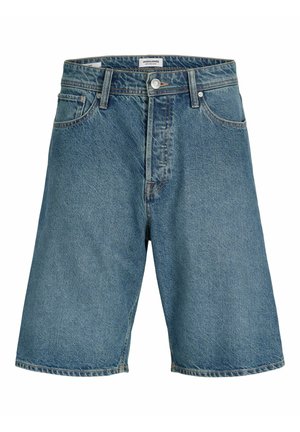 Niebieskie szorty jeansowe do połowy uda z szlufkami na pasek, przednimi kieszeniami, zapięciem na guziki i widocznym przeszyciem.