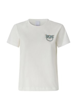 T-shirt blanc à manches courtes en tissu lisse, ornée d'un logo bijou bleu et argent sur la zone gauche de la poitrine.