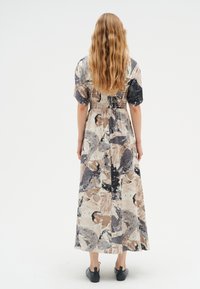 InWear ELITA - Maxikleid - graffiti wall grey/grau-meliert - Zalando.de