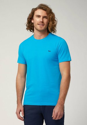 T-shirt a maniche corte con collo a crew in cotone blu brillante. Presenta un piccolo logo di un cane navy sul lato sinistro del petto. Tessuto morbido, vestibilità casual.