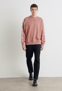 HUGO DUSTRIP - Sweatshirt - light pastel pink