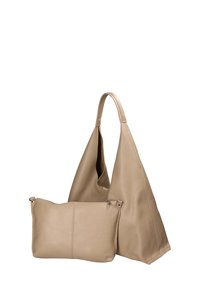 Borsa tote in pelle beige con un design morbido e con manico lungo, abbinata a una pochette più piccola con zip, entrambe con superfici testurizzate.