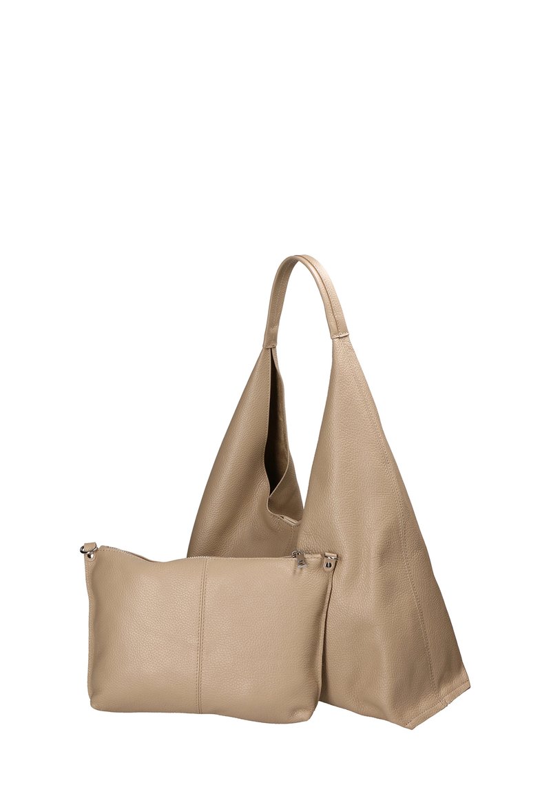 Borsa tote in pelle beige con un design morbido e con manico lungo, abbinata a una pochette più piccola con zip, entrambe con superfici testurizzate.