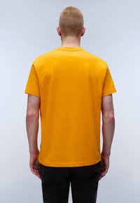 Napapijri LOGO - Triko s potiskem - orange marigold