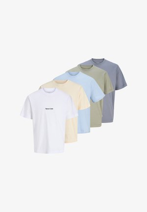 Fem kortärmade bomulls-T-shirts i vitt, pastellgult, ljusblått, olivgrönt och grått. Varje tröja har en rund halsringning med minimal märkning.