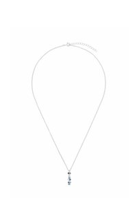 Smyckeslenkedelikat silverhalsband med en vertikal berlock som pryds av fem små blå och klara ädelstenar.