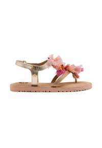 Sandalias metálicas doradas con acentos de flores de tul colorido, suela plana, correa trasera ajustable y plantilla texturizada para mayor agarre.