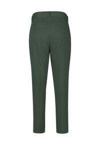 Pantalon vert ajusté avec une texture lisse, longueur raccourcie, deux poches arrière et une taille plate.