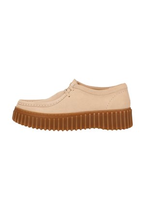 Sportieve veterschoenen - ecru suede