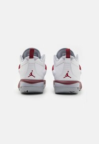 Jordan JORDAN STAY LOYAL 3 UNISEX - Obuća za košarku - white/team red/wolf grey
