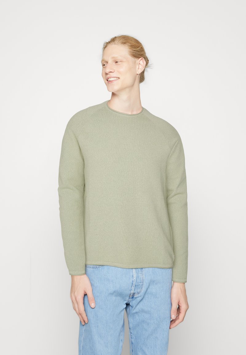 Jack & Jones - JJEHILL CREW NECK NOOS - Stickad tröja - desert sage, Förstora