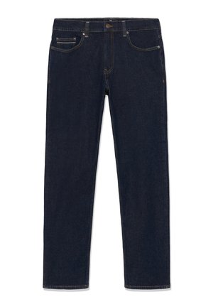 Jeans in denim blu scuro con gamba dritta, cinque tasche, chiusura con bottone e cuciture arancioni visibili.