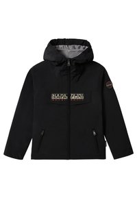 Giacca outdoor nera con cappuccio, chiusura frontale con zip, due tasche laterali e una toppa con logo sul petto. Tessuto liscio con finitura opaca.