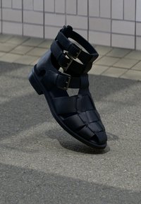 Επιλέχθηκε, black