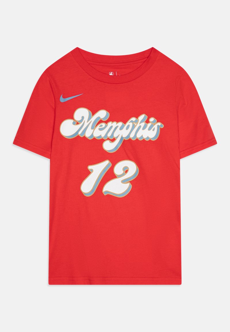 Piros pamut póló, amelyen a "Memphis" fehér és kék színnel, perforált "12" designnal látható. Nike logó kék színben a vállon. Rövid ujjú.