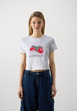 Pieces PCSELIA O NECK BABY TEE BOX - Μπλουζάκι με στάμπα - bright white