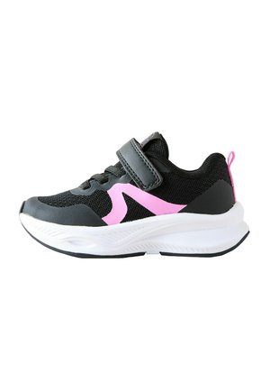 - Obuwie do nauki chodzenia