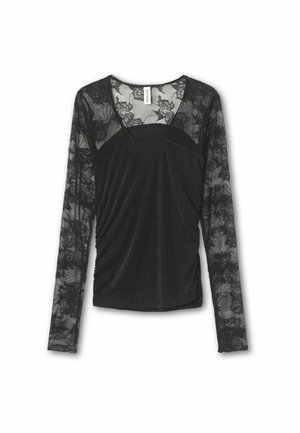 Maglia nera a maniche lunghe con un corpo morbido arricciato e maniche in pizzo floreale dettagliate, con scollatura quadrata e texture liscia.
