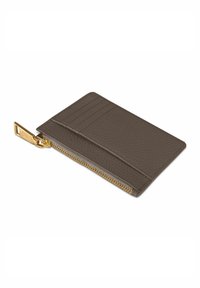 Bruine leren portefeuille met een gestructureerde afwerking, voorzien van vier kaartsleuven en een gouden ritssluiting langs één rand.