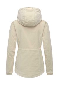 Ljusbeige jacka med huva, som har en figursydd design, elastiska ärmslut och sömnadsdetaljer. Bakifrån visas en slät yta.