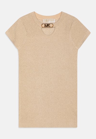 Beige kortermet topp med ribbet tekstur, som har et nøkkelhullsdesign ved halsen og en gull MK-logo akcent.