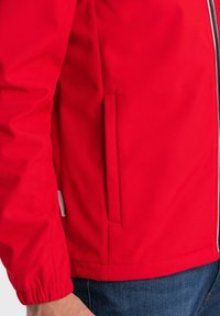 Rød jakke med glat stof, lynlås lukning, elastiske manchetter og en sidelomme på venstre side. Casual design med en tætsiddende silhuet.