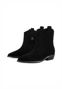 Stivali alla caviglia in suede nero con punta a mandorla e sottile motivo a onde, dotati di zip laterale e tacco corto a blocco.