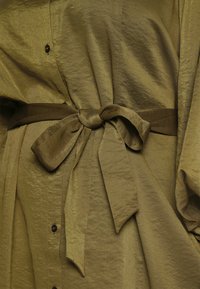 Selected Femme Curve SLFNALLIE SHORT SHIRT DRESS - Vestido de dia - dark olive