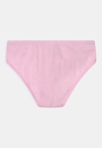 Culotte de bikini en coton rose avec une texture lisse, une taille élastique et une coupe haute pour le confort. Design simple, sans motifs ni accents.