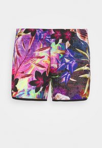 Shorts de bain colorés avec un motif floral tropical éclatant dans des teintes de violet, vert et bleu, dotés d'une taille et d'un ourlet noirs.