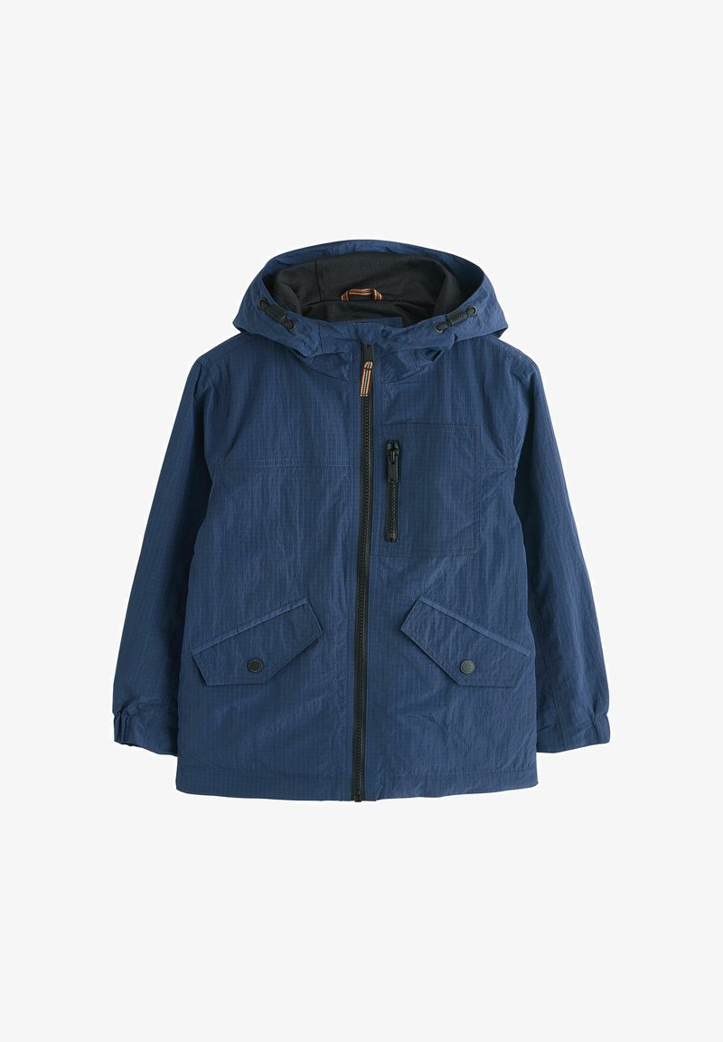 Veste à capuche bleue avec fermeture éclair à l'avant, deux poches à rabat boutonnées et une poche poitrine zippée, en tissu texturé.