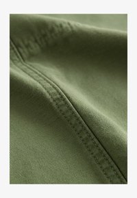 Ausgewählt, khaki green