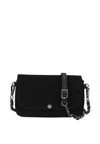 Sac bandoulière en suede noir avec une fermeture à rabat, une sangle ajustable et des détails en métal argenté. Présente un accent en chaîne tressée.