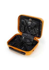 Valigia rigida arancione con chiusura a zip; l'interno presenta un tessuto nero a righe, tasche organizzative e cinghie incrociate.